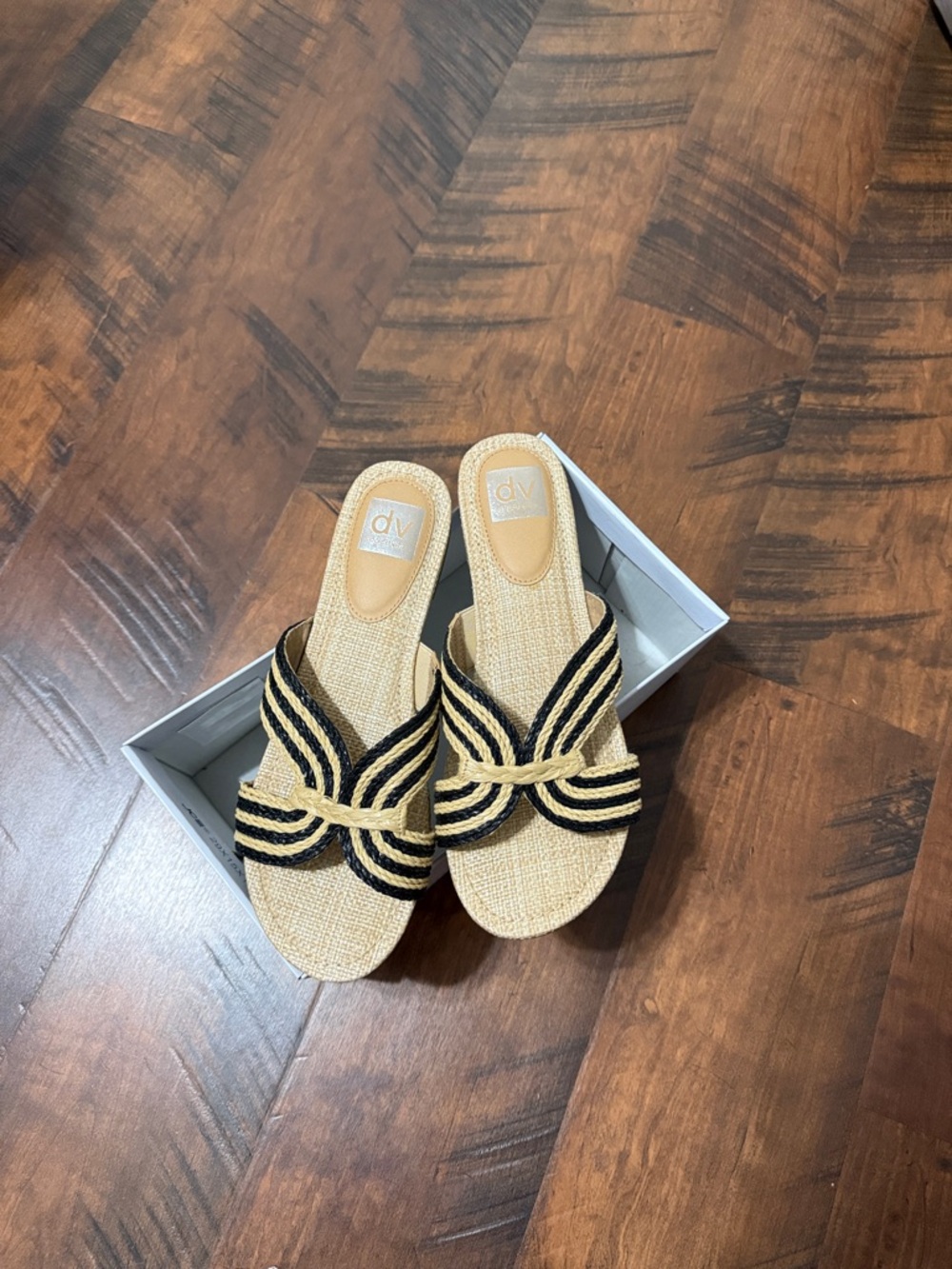 Dolce Vita Geeya Straw sandal size 10